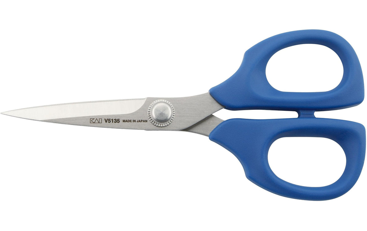 Kai Stickschere blau 13.5cm AUS6A-Edelstahl, HRC 56