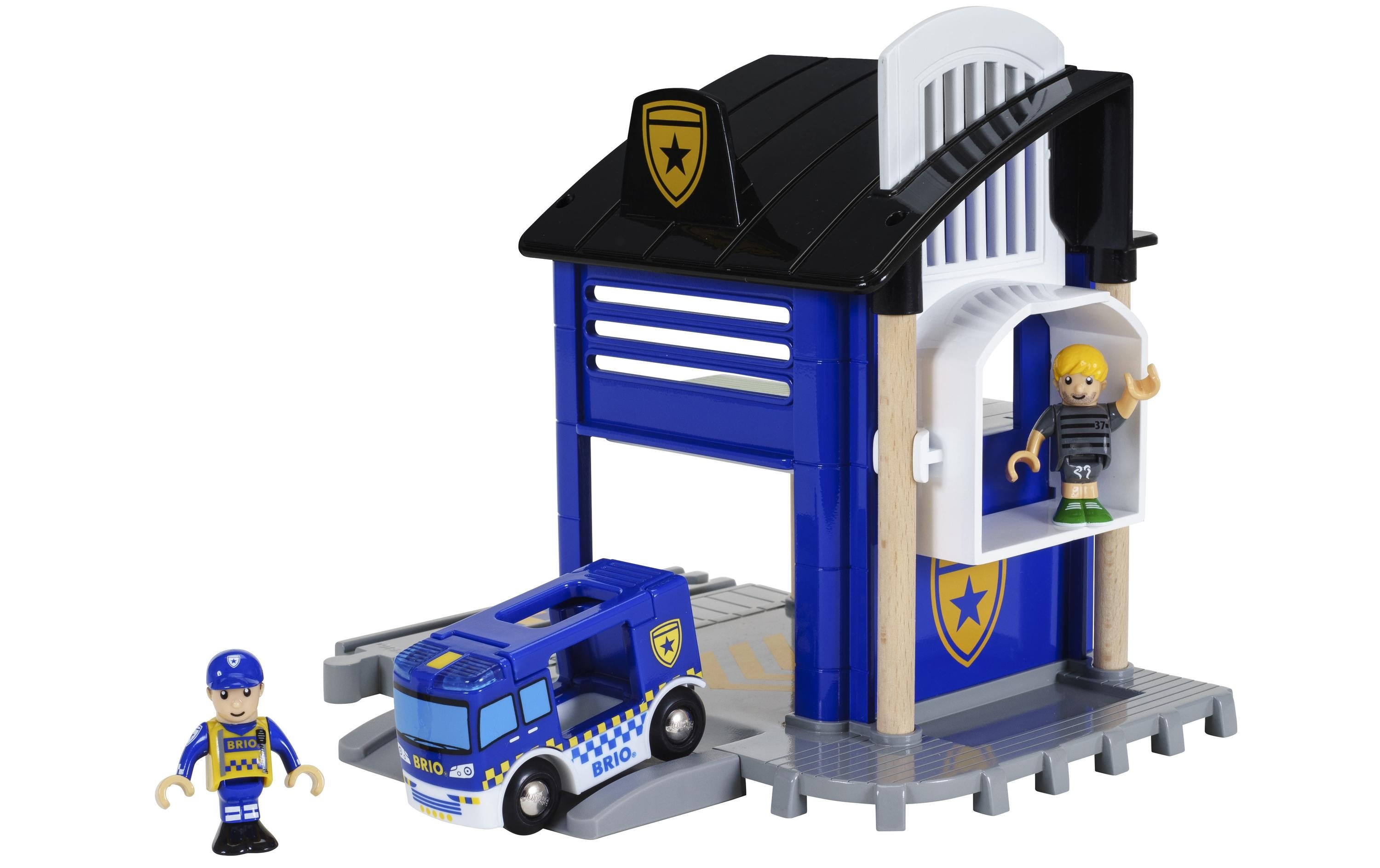 BRIO Polizeistation mit Einsatzfahrzeug Alter: 3 Jahre