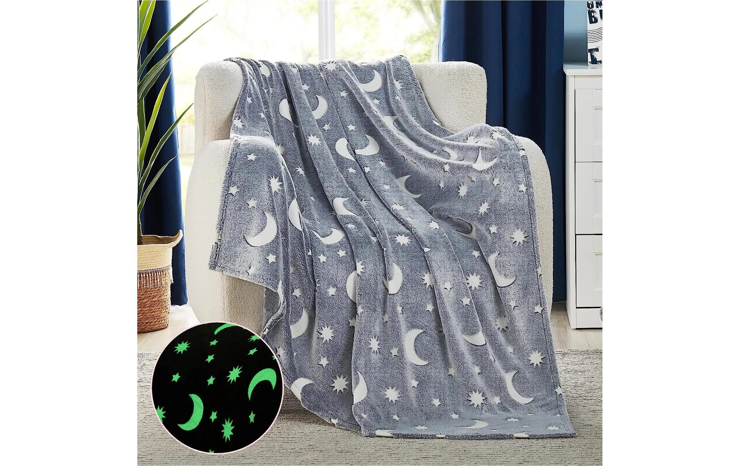 Flair Kuscheldecke 150x200 Stars 100% Polyester, im Dunkeln läuchtend