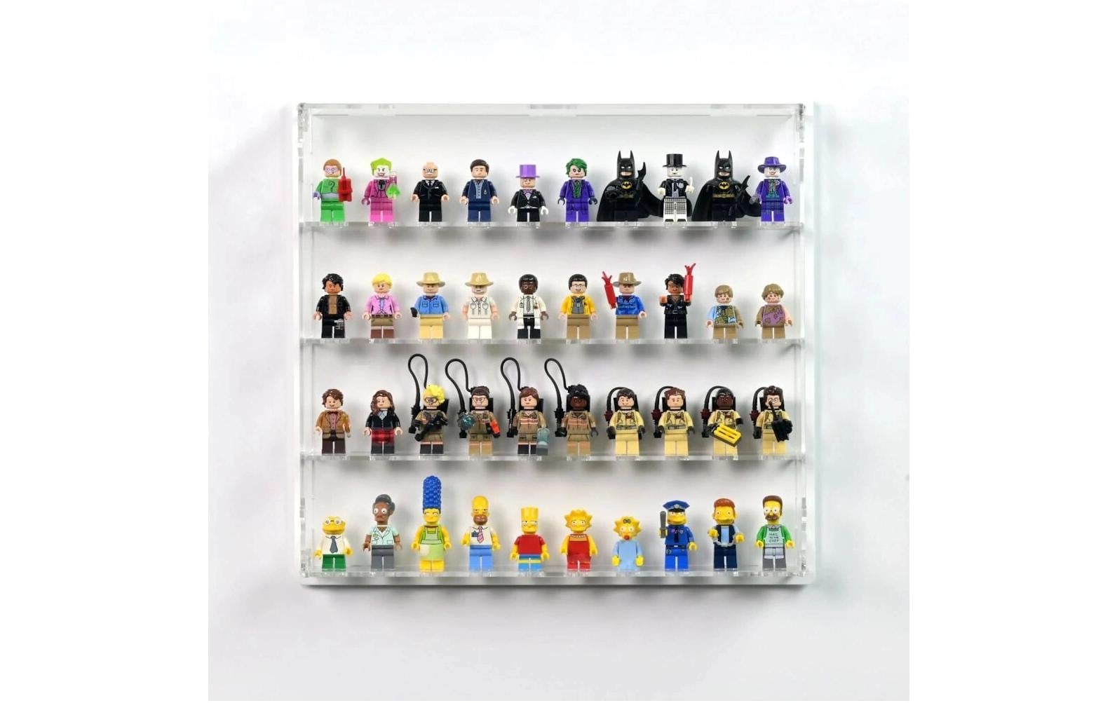 Acryl-Wand-Display 40 LEGO-Minifiguren mit weissem Hintergrund