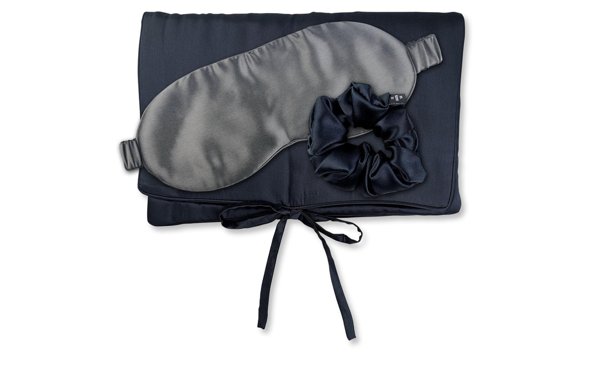 Ailoria TRAVEL SET BEAUTY M Black 1x Silk bag,1x Sleepingmask, 1x Scrunchie M